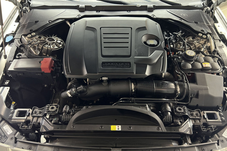 捷豹XFL 2021款 XFL 2.0T P250 两驱精英运动版中控内饰7011