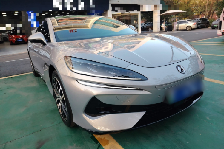 腾势Z9GT 2024款 1100四驱Pro版车身外观3