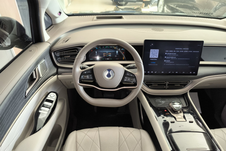 腾势D9 2022款 DM-i 970 四驱旗舰型中控内饰13