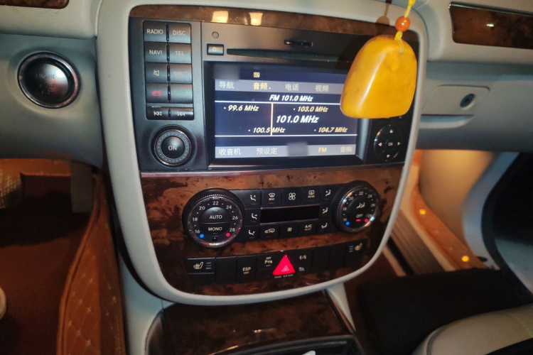 奔驰R级 2010款 R 350 L 4MATIC局部细节16