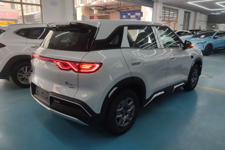 比亚迪 元UP 2025款 智驾版 401KM 活力版车身外观6005