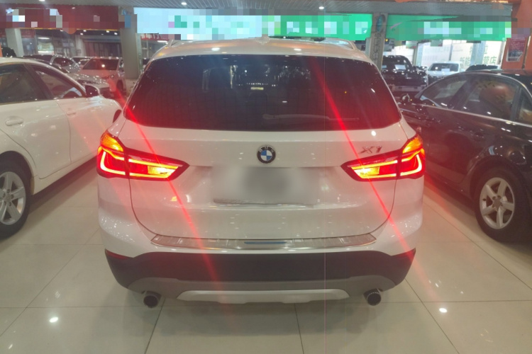 宝马X1 2018款 xDrive20Li 尊享型车身外观6