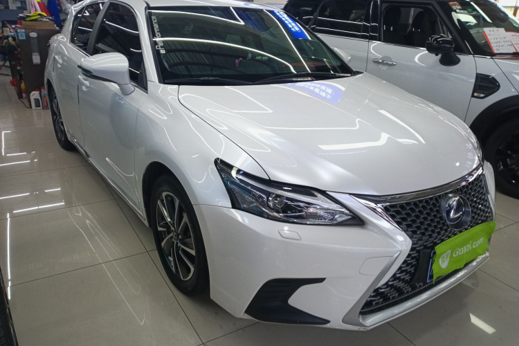 雷克萨斯CT 2020款 CT200h 舒适版 单色车身外观3