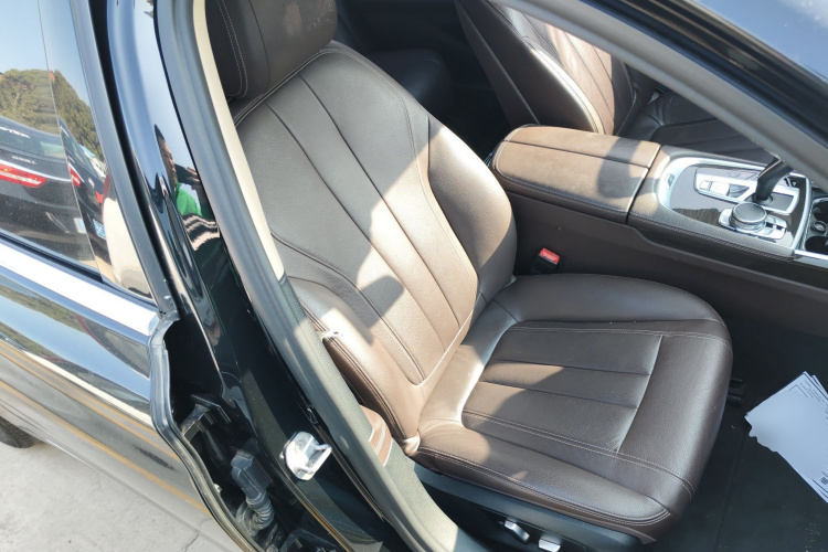 宝马7系 2017款 730Li 领先型局部细节41