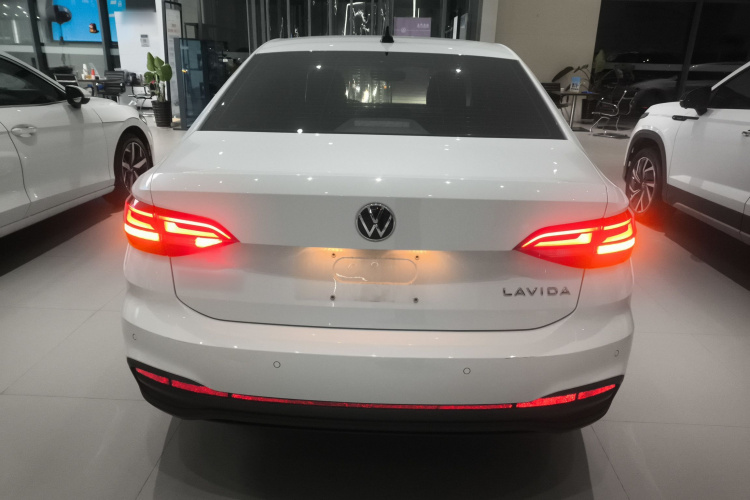 大众 朗逸 2023款 改款 1.5L 自动得逸版车身外观6