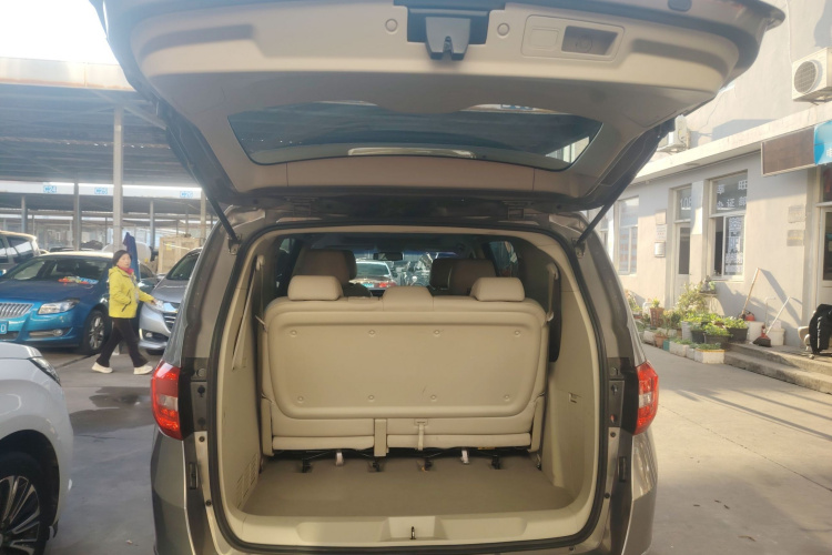 别克GL8 2018款 28T 豪华型 国VI机舱底盘23