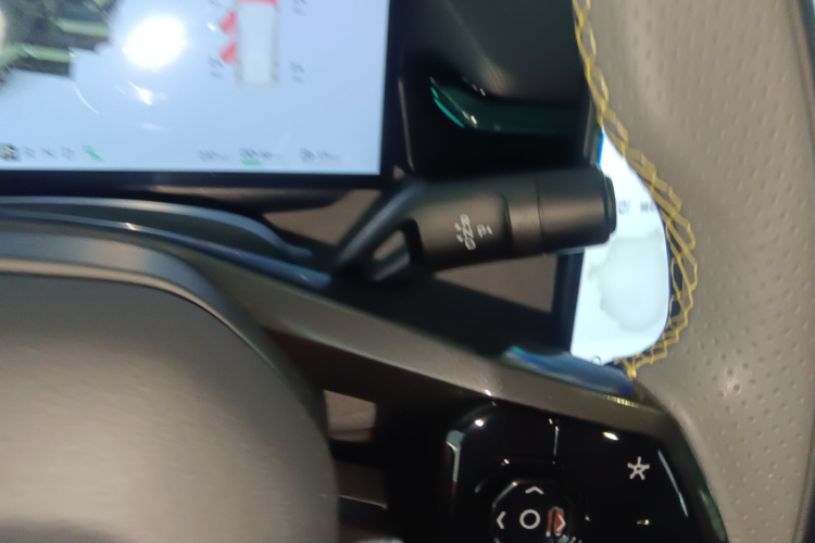 领克08 EM-P 2025款 220km 四驱性能Halo局部细节18