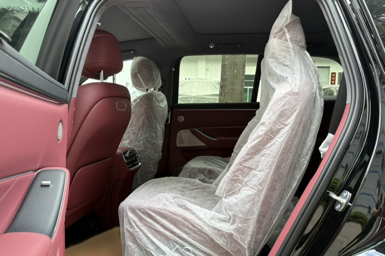 鸿蒙智行 问界M8 2025款 纯电 Ultra 六座四驱版中控内饰7003