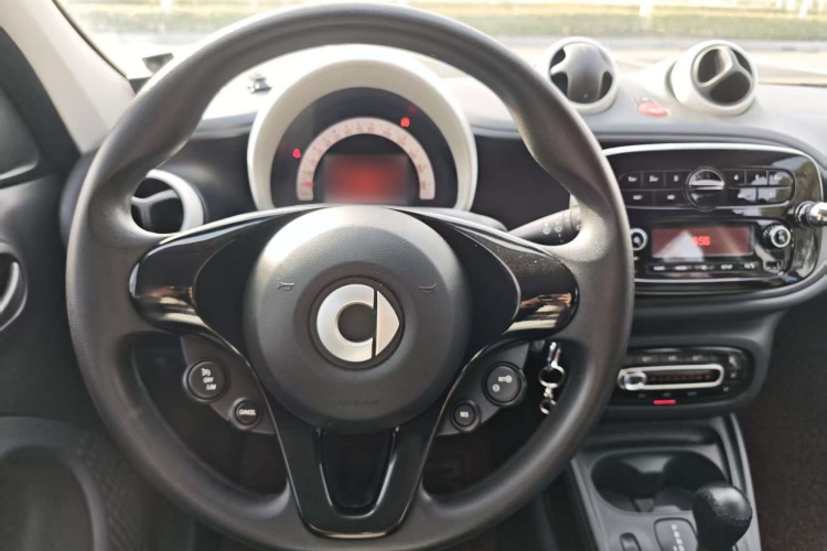 smart forfour 2018款 1.0L 52千瓦灵动版中控内饰7005