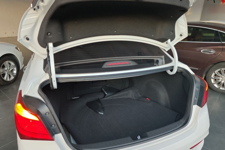 现代 名图 2017款 1.8L 自动智能型GLS 国V机舱底盘23