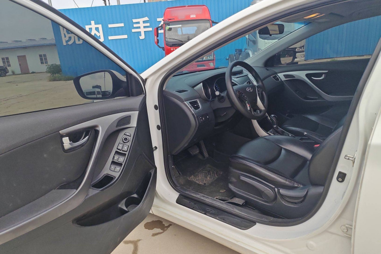 现代 朗动 2016款 1.6L 自动尊贵型中控内饰7002