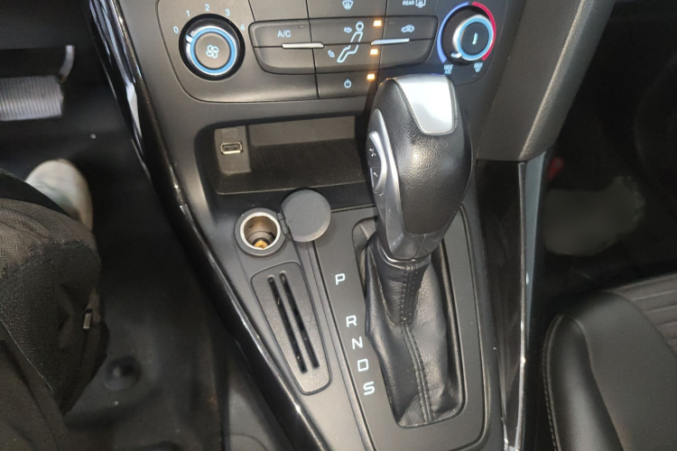 福特 福克斯 2018款 两厢经典 1.6L 自动风尚型智行版局部细节18