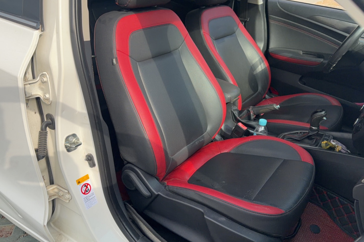 长安 逸动 2016款 XT 1.6L 自动俊酷型局部细节41