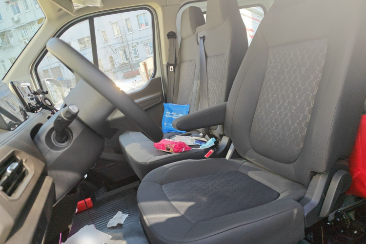 江铃 E福顺 2025款 明窗版 53.58kwh 中轴低顶中控内饰19