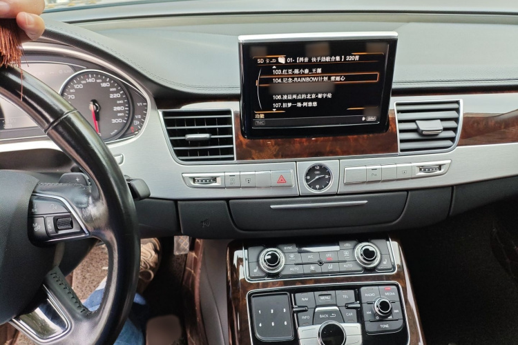 奥迪A8 2016款 A8L 45 TFSI quattro舒适型局部细节16