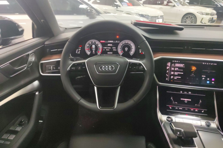 奥迪A6L 2025款 改款 45 TFSI 臻选动感型中控内饰13