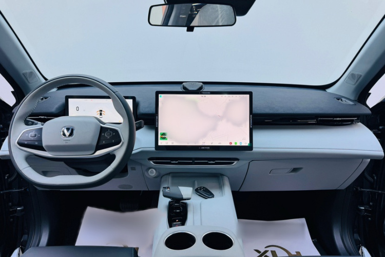 长安UNI-Z新能源 2024款 蓝鲸智电iDD 125km 领先型中控内饰7002