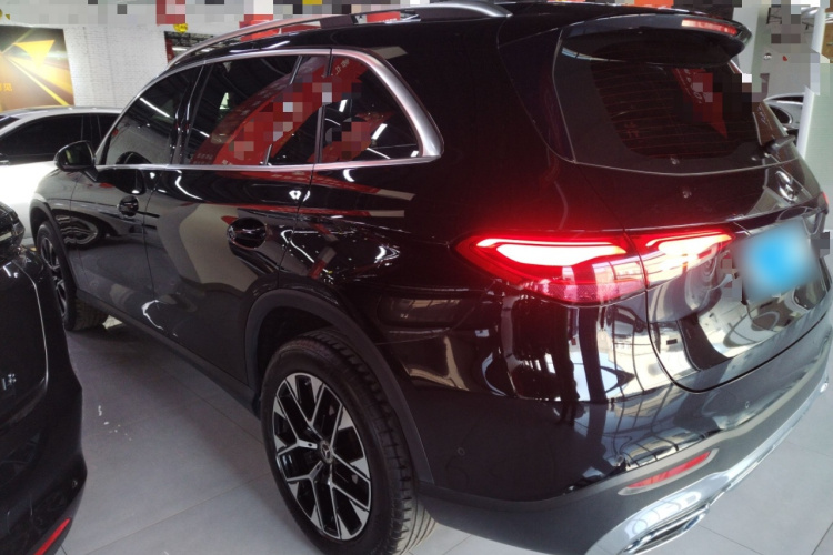 奔驰GLC 2023款 改款 GLC 260 L 4MATIC 动感型 5座车身外观4