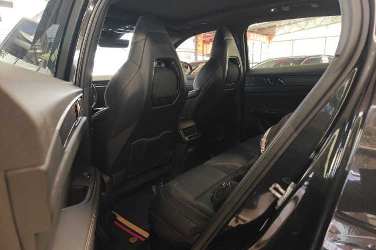 领克01 2021款 2.0TD 四驱暗夜版中控内饰21