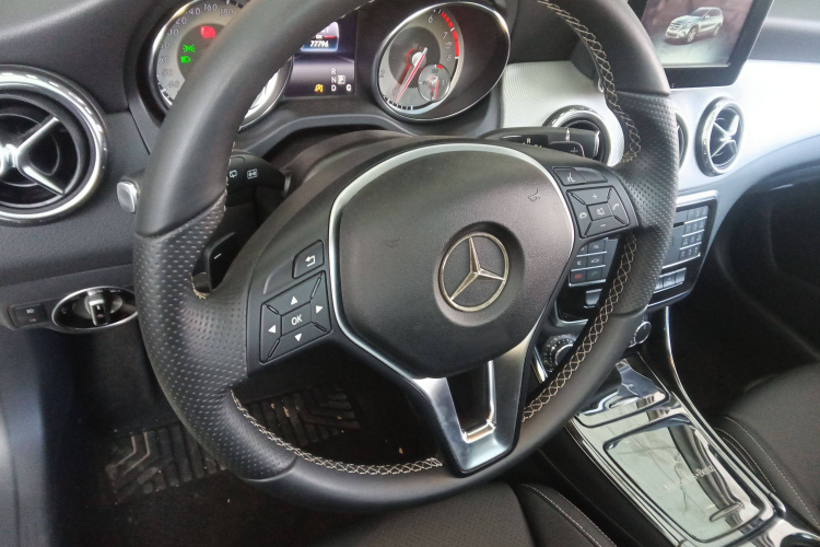 奔驰GLA 2016款 GLA 200 时尚型中控内饰13