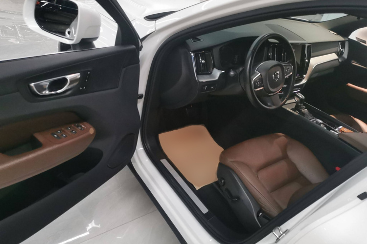 沃尔沃XC60 2021款 T5 四驱智逸豪华版中控内饰7003