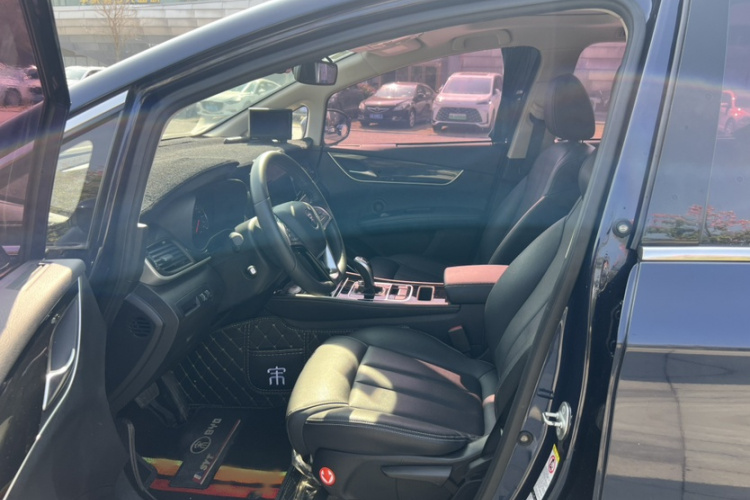 比亚迪 宋MAX 2019款 1.5T 自动智联睿逸天窗型 7座 国VI中控内饰7005