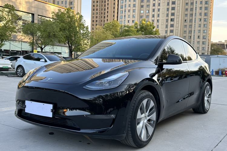 特斯拉 Model Y 2021款 标准续航后驱版车身外观1