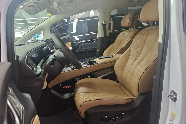 腾势D9 2024款 DM-i 980 四驱尊贵型中控内饰19