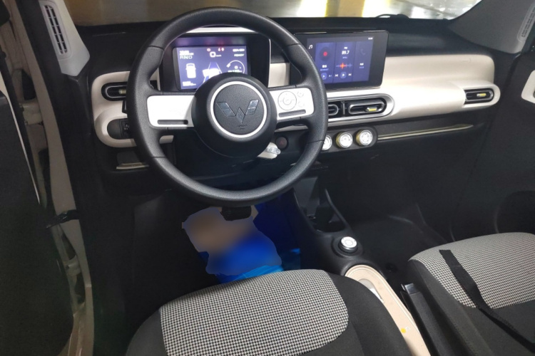 五菱汽车 宏光MINIEV 2024款 第三代 215km 进阶版中控内饰7002