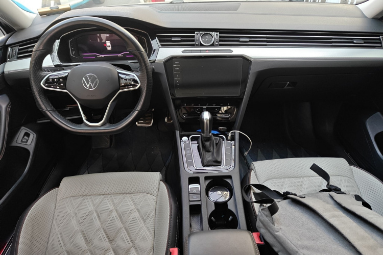 大众 迈腾 2023款 200万辆纪念版 330TSI DSG豪华型中控内饰12