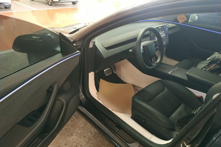 特斯拉 Model 3 2023款 长续航全轮驱动版中控内饰20