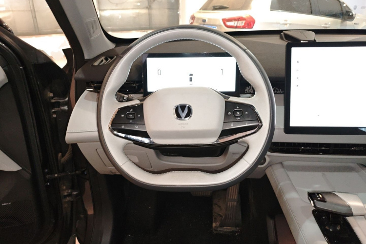 长安UNI-Z新能源 2024款 蓝鲸智电iDD 125km 卓越型中控内饰13