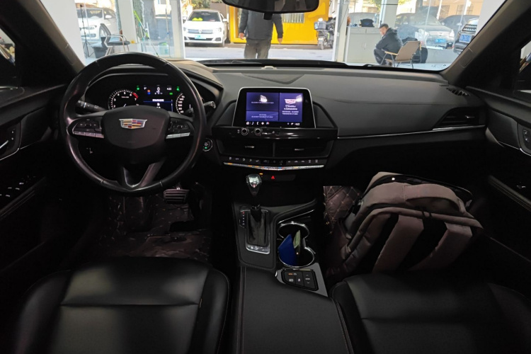 凯迪拉克CT4 2022款 28T 风尚型中控内饰7002