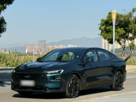 福特 蒙迪欧 2023款 1.5T E-混动 ST-Line