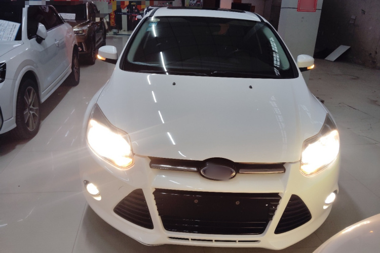 福特 福克斯 2012款 两厢 2.0L 自动豪华运动型车身外观6001