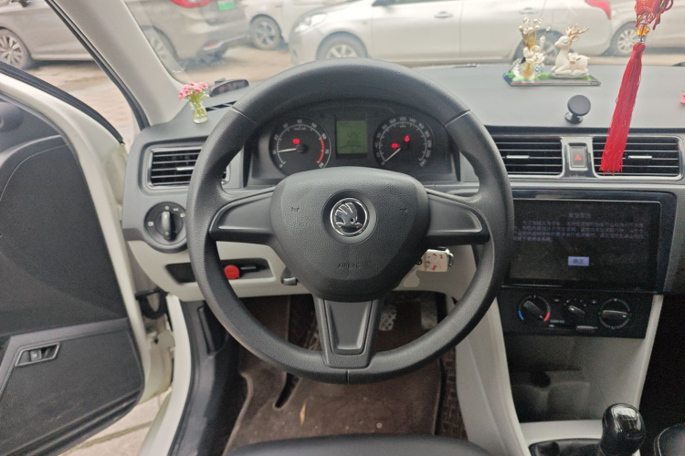 斯柯达 昕锐 2016款 1.4L 手动前行版中控内饰13