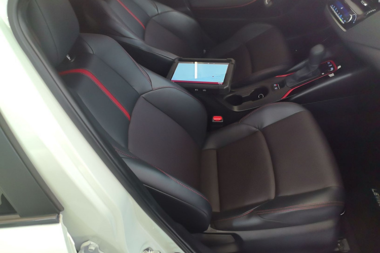 丰田 雷凌 2021款 双擎 1.8H E-CVT运动版局部细节41