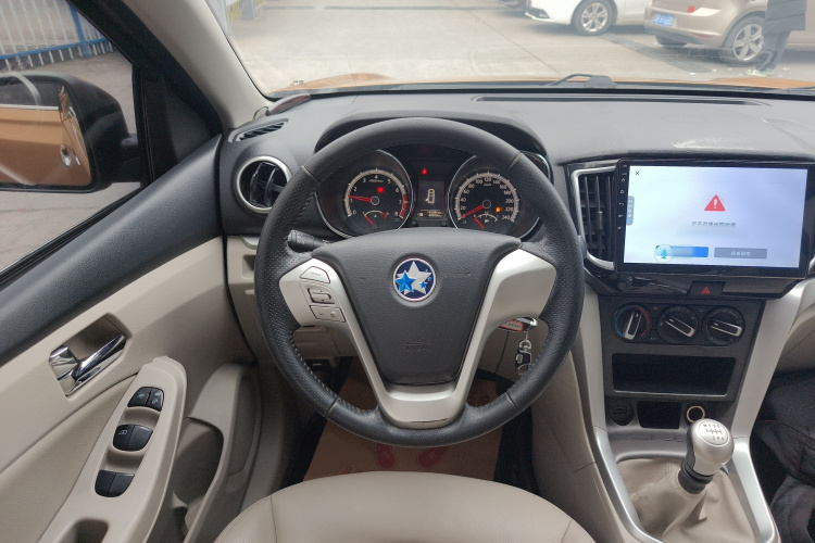 启辰T70 2015款 2.0L 手动睿享版中控内饰13