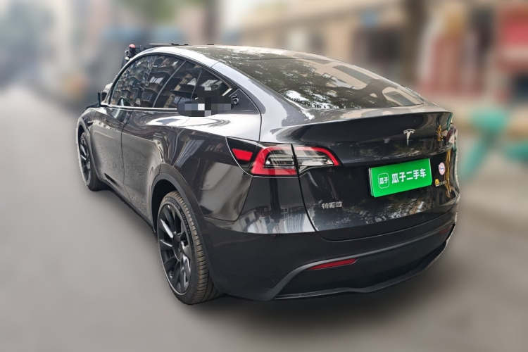 特斯拉 Model Y 2024款 后轮驱动版车身外观5
