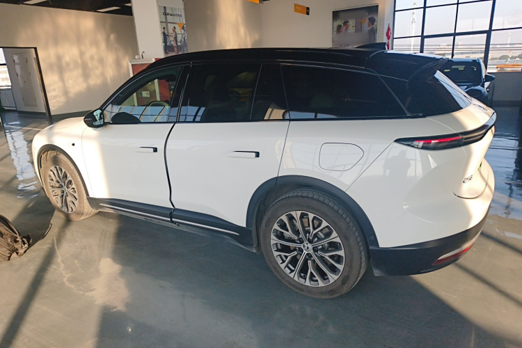 蔚来ES6 2024款 75kWh车身外观4