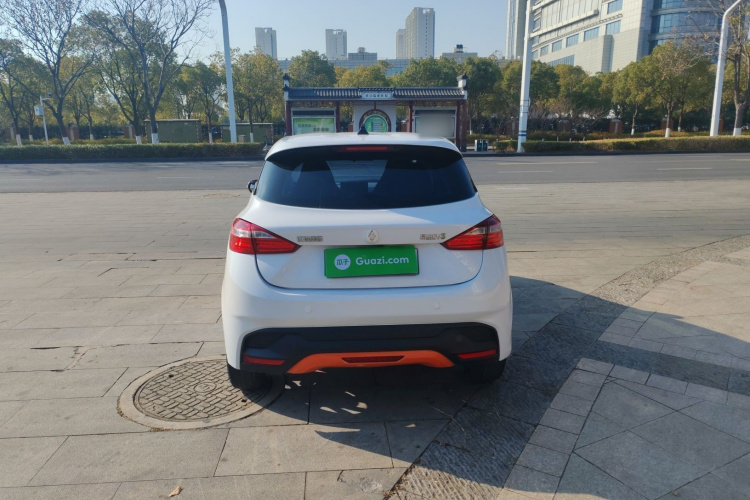 江铃集团新能源 易至EV3 2023款 青春版 320KM 舒适型车身外观6005