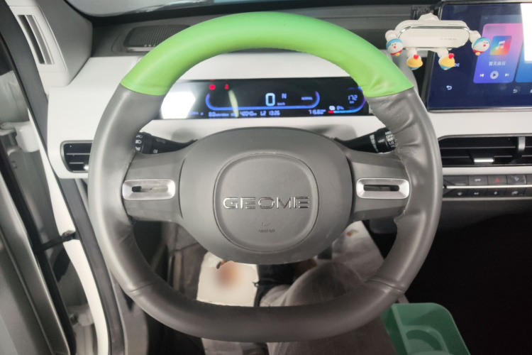 吉利银河 2023款 熊猫mini 200km 灵动熊中控内饰13