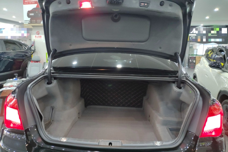 宝马7系 2014款 730Li 臻享型机舱底盘23