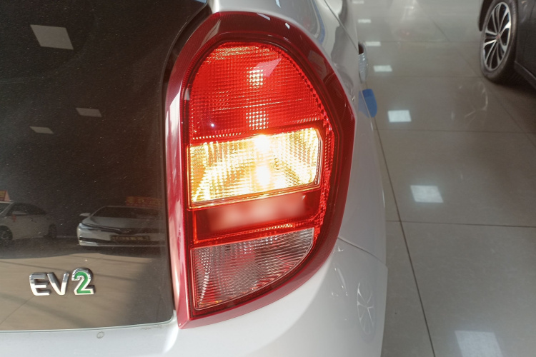 江铃集团新能源 易至EV2 2023款 吉祥版 201km 舒适型车身外观9