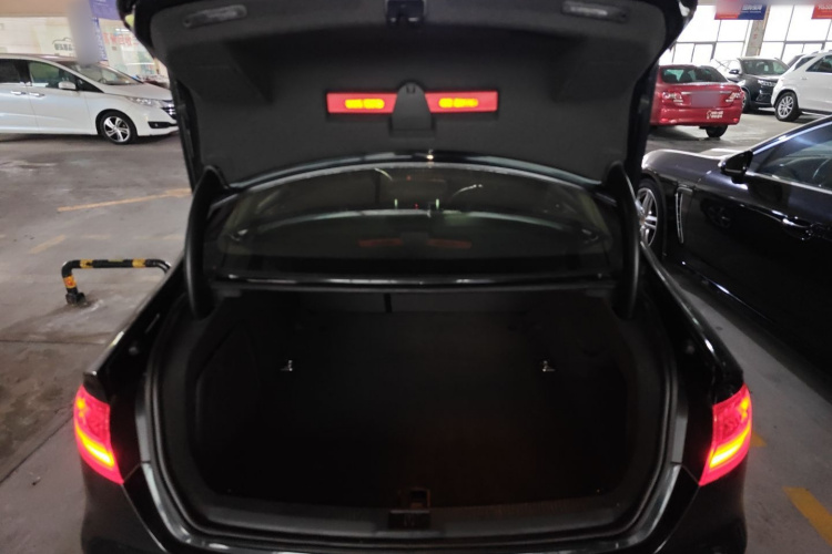 奥迪A4L 2013款 35 TFSI 自动标准型机舱底盘23