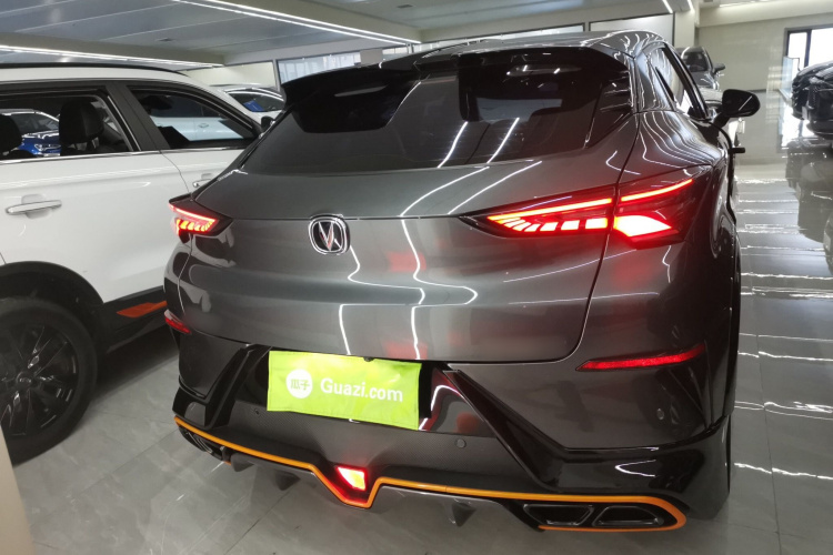 长安UNI-T 2022款 1.5T 运动版 尊贵型车身外观6