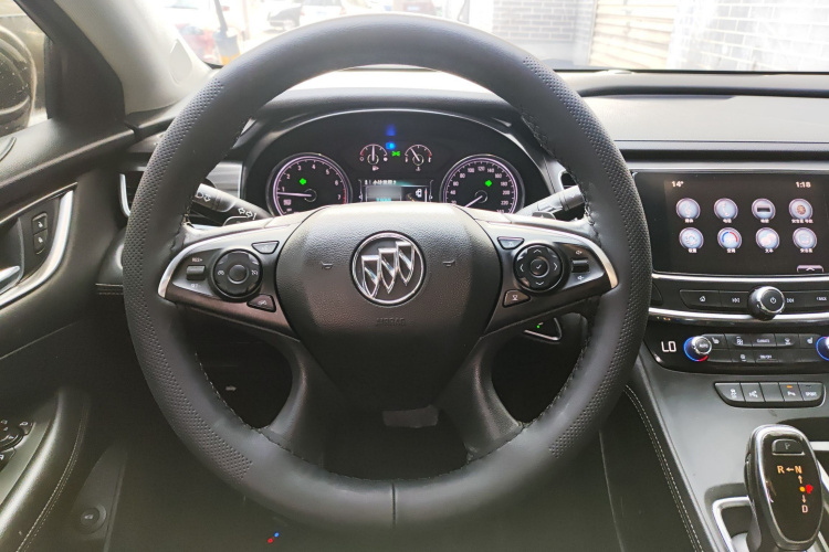 别克 君越 2016款 改款 28T 精英型中控内饰13