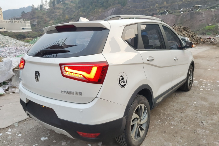 宝骏560 2016款 1.8L iAMT豪华型车身外观7