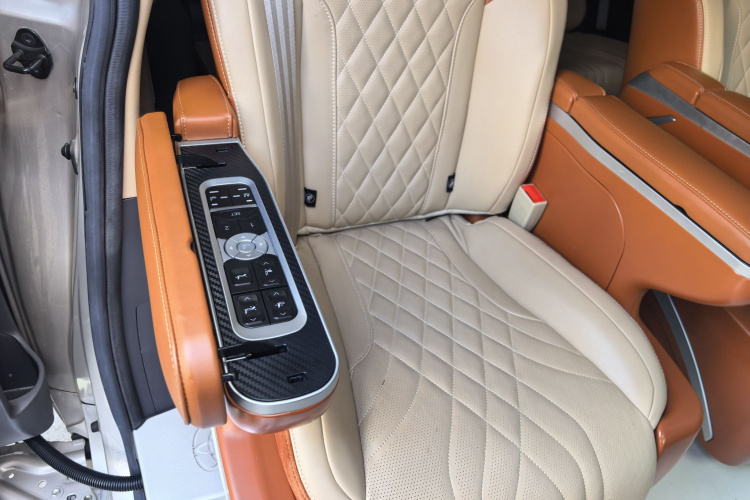 丰田 赛那SIENNA 2021款 2.5L混动 舒适版中控内饰7006