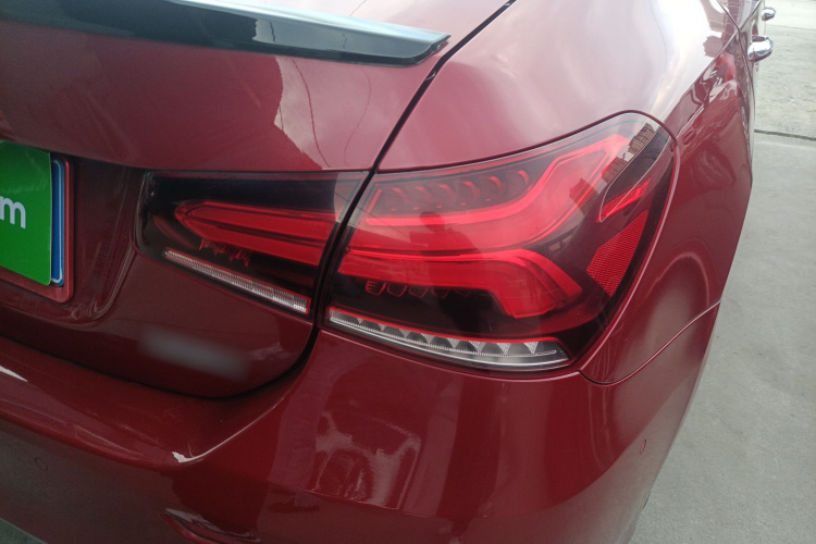 奔驰A级 2021款 A 200 L 运动轿车动感型车身外观9